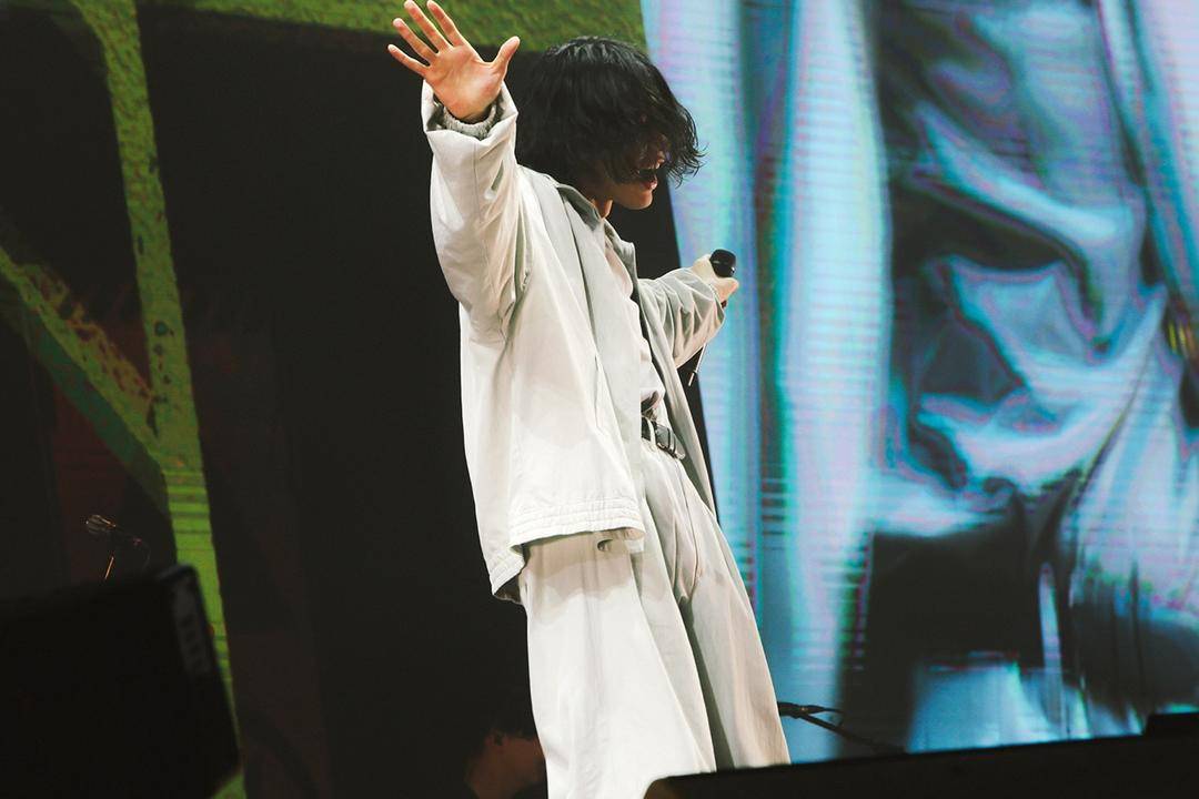 “米津玄师上海站演唱会圆满落幕,正式开启全球巡演之路”